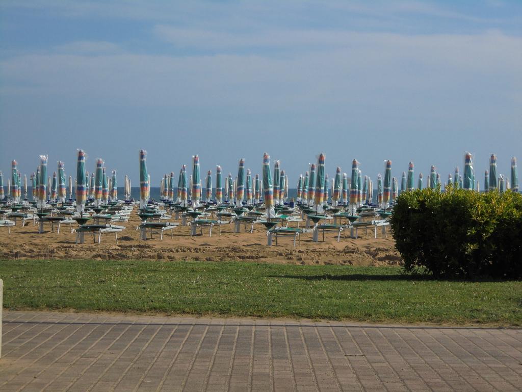 Hotel Nevada Bibione Exteriör bild