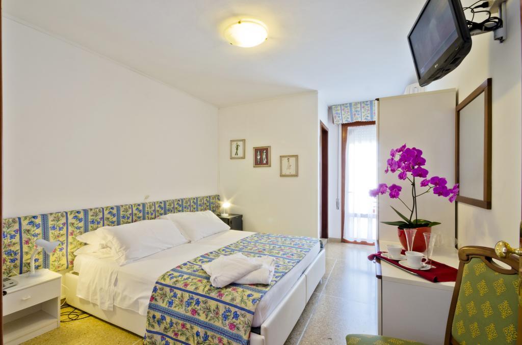 Hotel Nevada Bibione Exteriör bild
